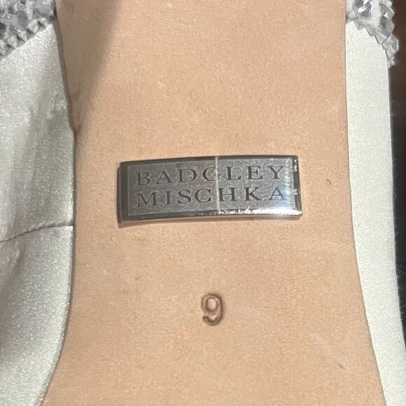 Badgley‎ Mischka Rouge Embellished Dress Pumps Heels in Ivory Satin Pointed Toe - Picture 8 of 11